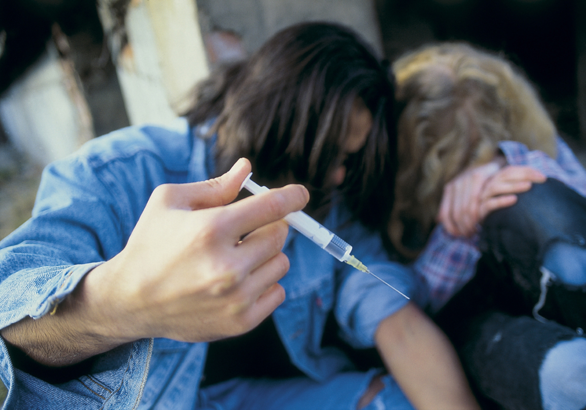 Подростковая наркомания: профилактика и лечение